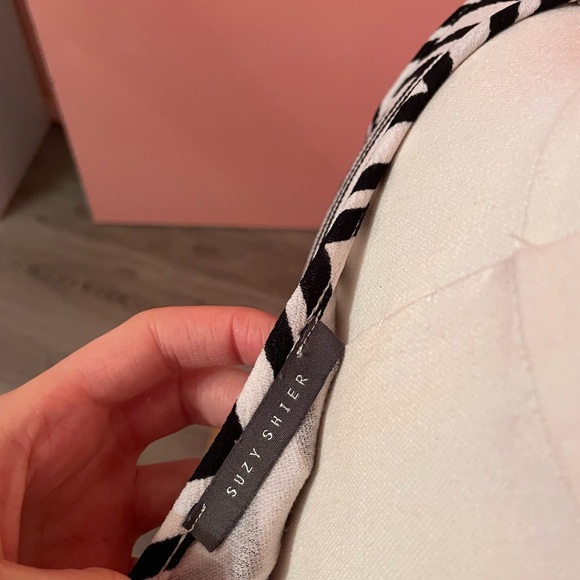 Suzy Shier Black and White Chevron Tank Top - Picture 4 of 4